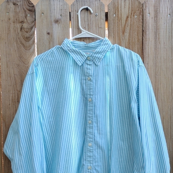 Levi's - Oversized Fit Striped Button Down Shirt - Picture 3 of 16